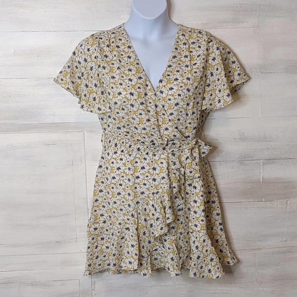 Trenliver Daisys on Butter Yellow Dress with Tie Size XL NWT - Picture 2 of 4